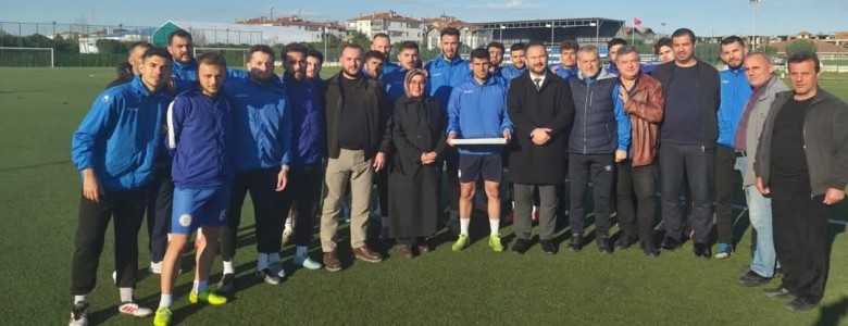 Ak Parti Marmaraereğlisi Heyeti, Marmaraereğlisi Belediye Spor’a Şampiyonluk Maçı Öncesi Destek Ziyaretinde Bulundu!   