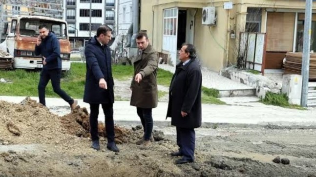 Vahap Akay’dan TESKİ’ye Sert Tepki: “Her Şeye Razıyım, Yeter ki Yolları Yapın!”