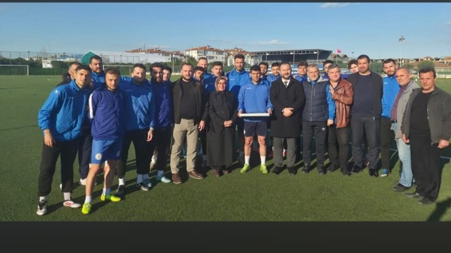 Ak Parti Marmaraereğlisi Heyeti, Marmaraereğlisi Belediye Spor’a Şampiyonluk Maçı Öncesi Destek Ziyaretinde Bulundu!   