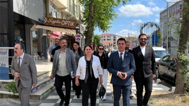 Muratlı’da Anahtar Parti Rüzgarı: Teşkilat Pazar Yerinde Halkla Kucaklaştı