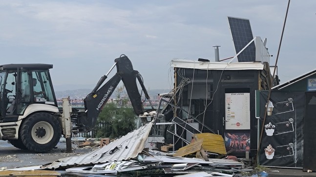 SÜLEYMANPAŞA SAHİLİNDE KAÇAK YAPI OPERASYONU: MEVZUATA AYKIRI YAPILAR TEK TEK YIKILIYOR!