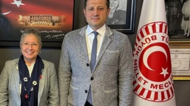 CHP’li Vekil Nurten Yontar’a Eski Danışmanından “Çelişki” Eleştirisi!