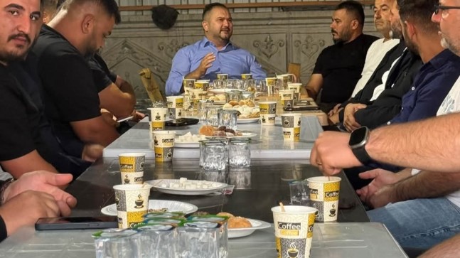 AK PARTİ MARMARAEREĞLİSİ İLÇE BAŞKANI MUHAMMET GÖKMEN YENİÇİFTLİK’TE GENÇLERLE BULUŞTU