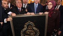 ANKARA’DA GÖNÜL COĞRAFYASI BULUŞMASI: CUMHURBAŞKANI ERDOĞAN’A KİSVE-İ ŞERİF TAKDİM EDİLDİ