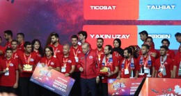 TEKNOFEST Şampiyonları Cumhurbaşkanı Erdoğan’dan Ödülünü Aldı!