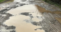 DEREAĞZI SAKİNLERİ BOZUK VE ÇAMURLU YOLLARA MAHKÛM!