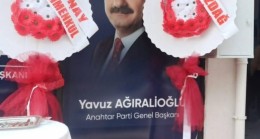 ANAHTAR PARTİ HAYRABOLU AÇILIŞINDA “ÇELENK” KRİZİ: NEZAKET SÖYLEMLERİ GÖLGEDE KALDI
