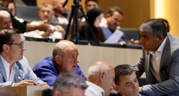 KULİSLERİ HAREKETLENDİREN KARE: MECLİSTE SÜRPRİZ YAKINLAŞMA!