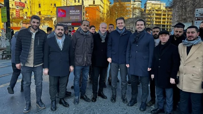 AK Partili Gökhan Diktaş’tan Galata Köprüsü’nde Filistin Mesajı: “Zulme Karşı Susmayacağız”   