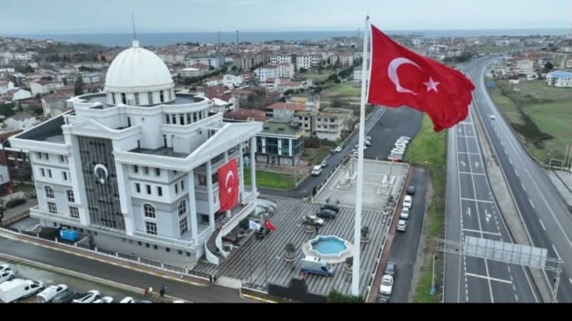 Marmaraereğlisi’nde Milli Birlik Seferberliği: Başkan Onur Bozkurter’den Al Sancak Hamlesi!
