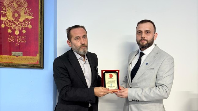 Marmaraereğlisi’nde İş İnsanı Kadir Öncü’ye Anlamlı Plaket