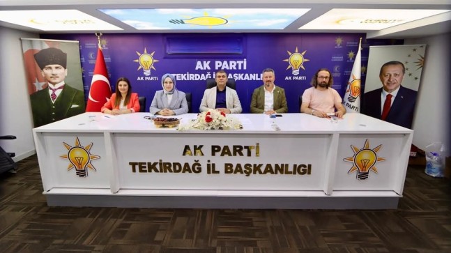 AK PARTİ TEKİRDAĞ İL YÖNETİMİ TOPLANDI: “TÜRKİYE YÜZYILI VİZYONUYLA ÇALIŞMAYA DEVAM”