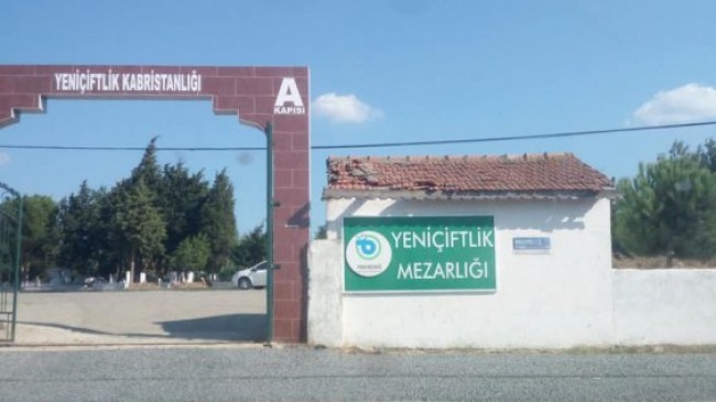 Yeniçiftlik Mezarlığında Tuvalet Sorunu Yaşanıyor!