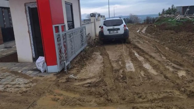 Atatürk Mahallesi’nde Yol Sorunu Vatandaşı Mağdur Ediyor!