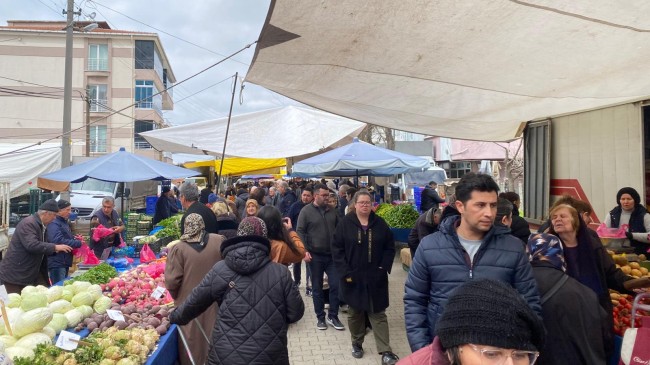 Ramazan Bereketi Pazara Yansıdı:Tezgâhlar Doldu, Fiyatlar Yüz Güldürdü