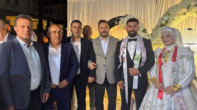 AK PARTİ MARMARAEREĞLİSİ İLÇE BAŞKANI GÖKMEN, ÇİMEN AİLESİNİN MUTLU GÜNÜNE KATILDI