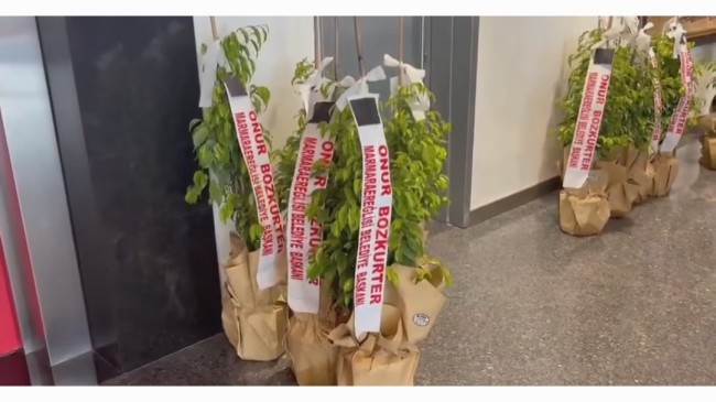 CHP’li Marmaraereğlisi Belediye Başkanı Onur Bozkurter, CHP Genel Merkezine Çiçekler Gönderdi! 